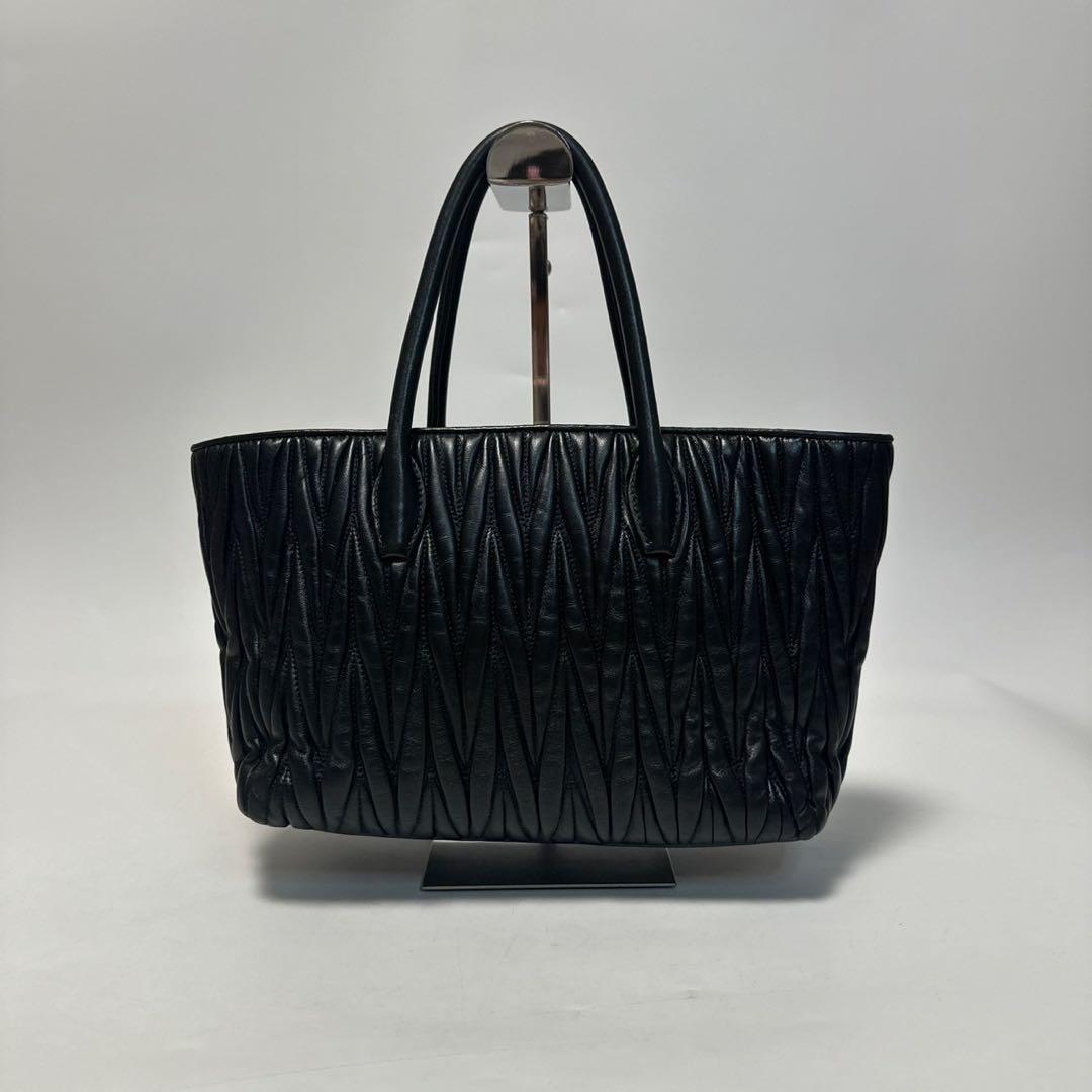 美品 Miu Miu ハンドバッグ トートバッグ s08【極美品】ミュウミュウ miumiu ロゴ金具 マテラッセ