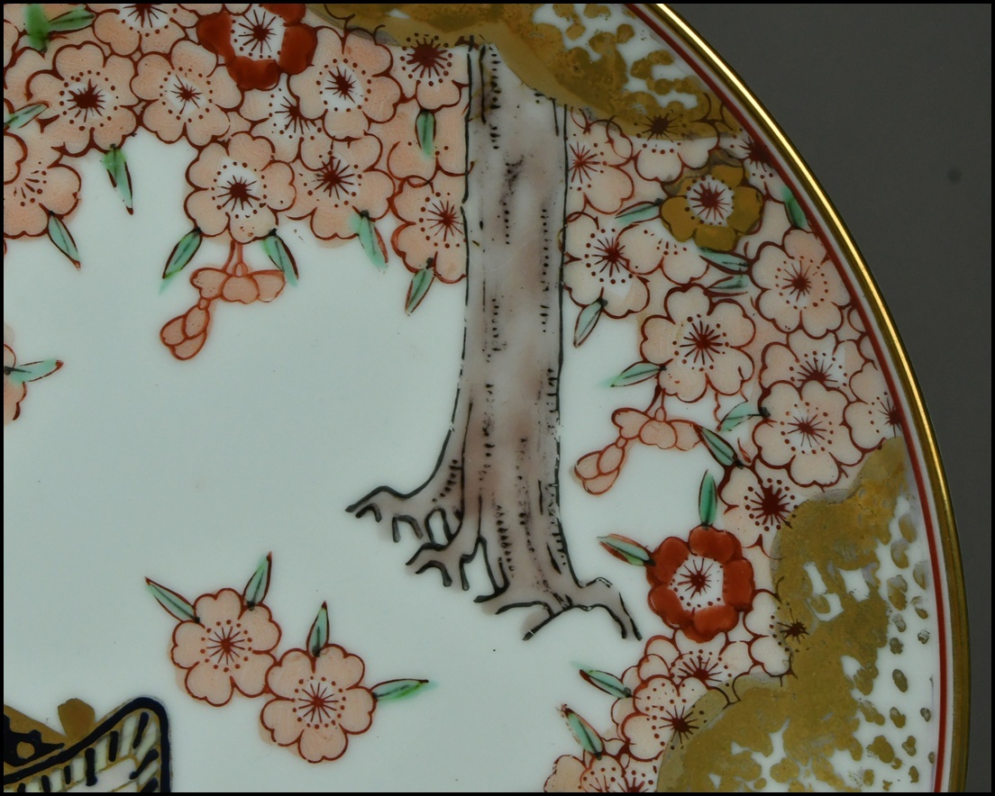 【ACT】伝統工芸 有田焼【秀峰】金彩色絵 桜御所車図 額皿 飾皿 床置 古美術品 高さ27.7cm A7-717AH_画像4