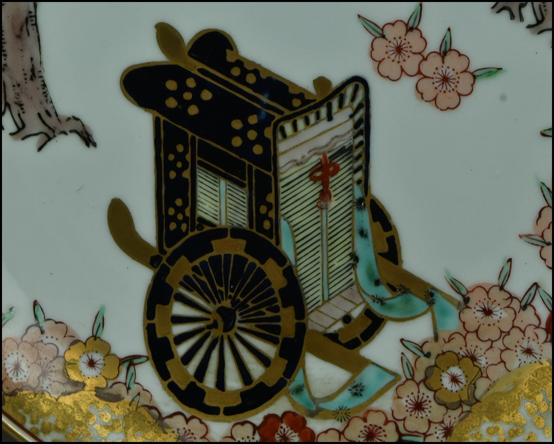 【ACT】伝統工芸 有田焼【秀峰】金彩色絵 桜御所車図 額皿 飾皿 床置 古美術品 高さ27.7cm A7-717AH_画像7