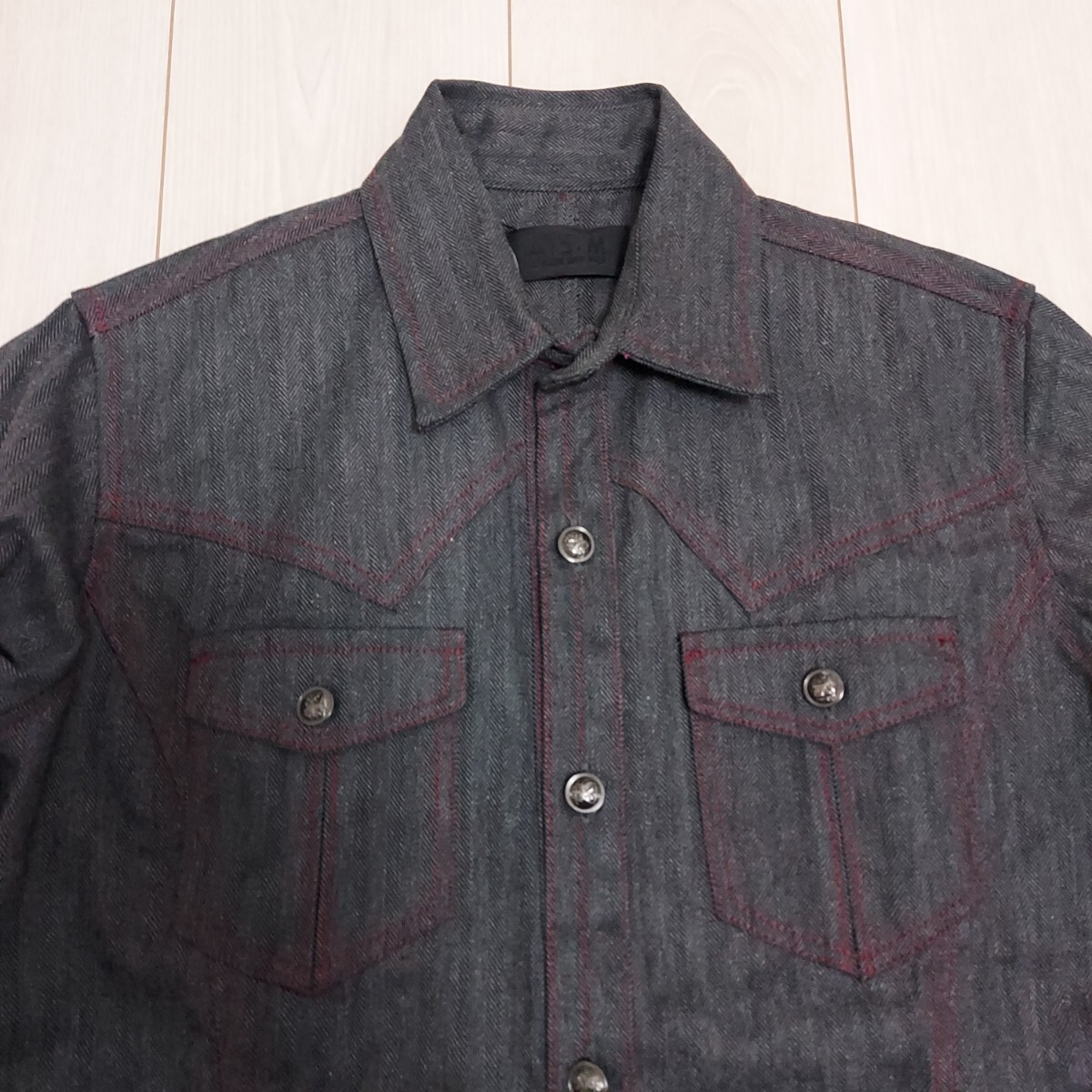 【新品未使用】A.S.M★アトリエサブメン★ヘリンボーン デニム ウエスタンシャツ ジャケット エンブレム釦 赤ステッチ M 19,950円を_画像3