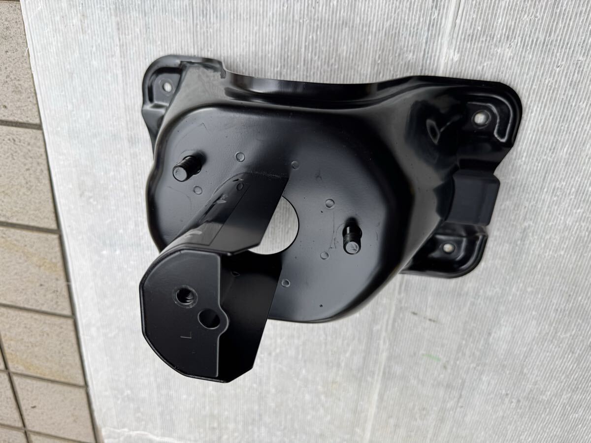 【新車時外し】再々販ランクル70 GDJ76W 純正スペアタイヤブラケット ランクルGDJ76のタイヤ＆ホイールとスペアタイヤブラケット交換