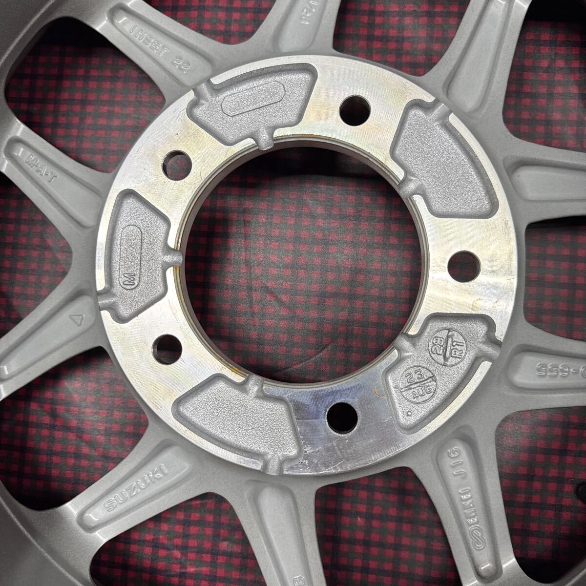 ジムニー　jb64 純正アルミホーイル 1本 スペア 背面用 ジムニー JB64 純正 アルミホイール PCD139 7