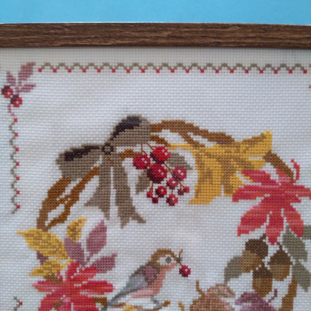 クロスステッチ刺繍完成品(紅葉)ハンドメイド・額入り_画像2