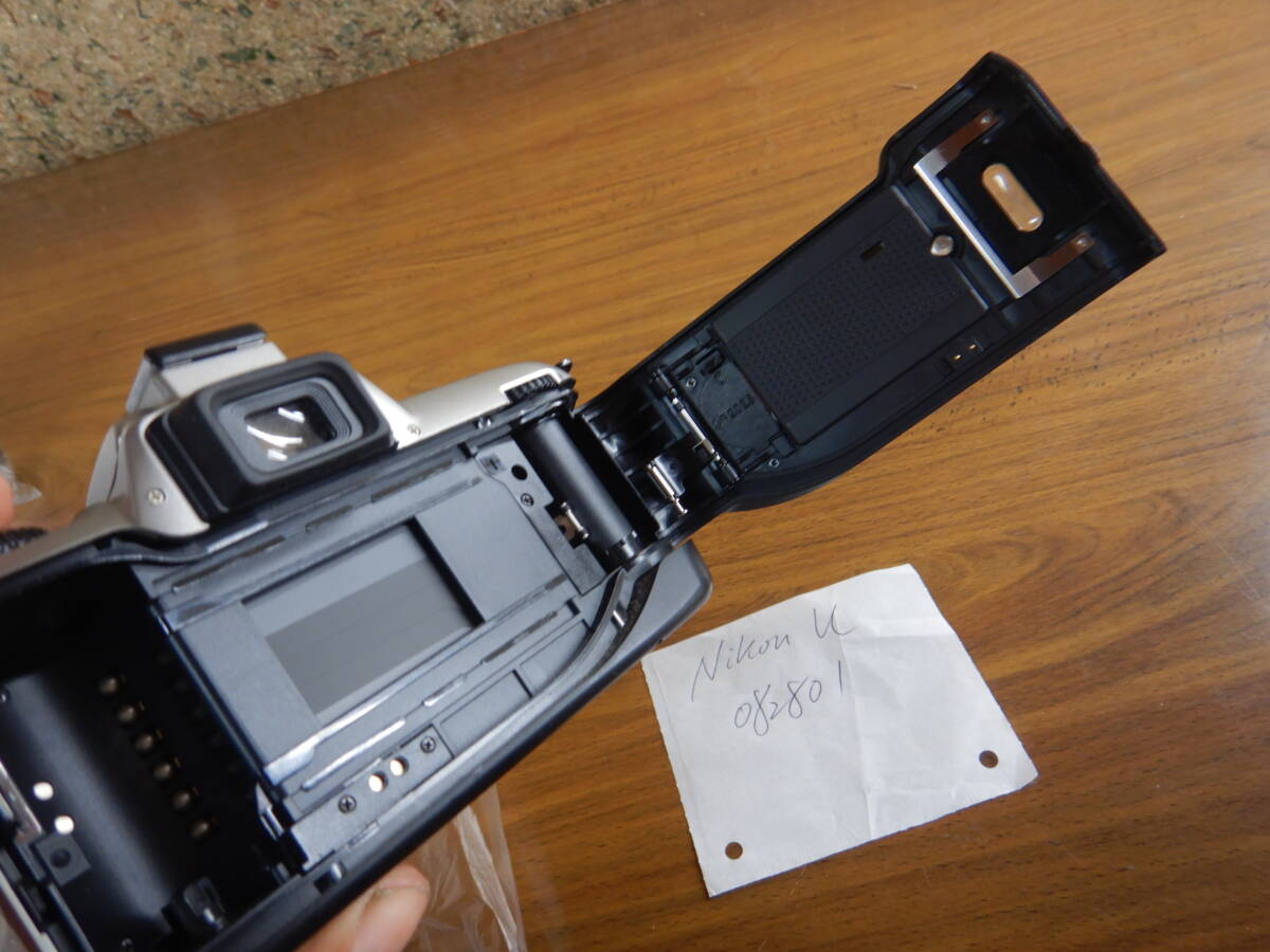 NIKON U CAMERA 一眼カメラ082801 本體　動(dòng)作せず　部品取り　ジャンク　ベトツキあり