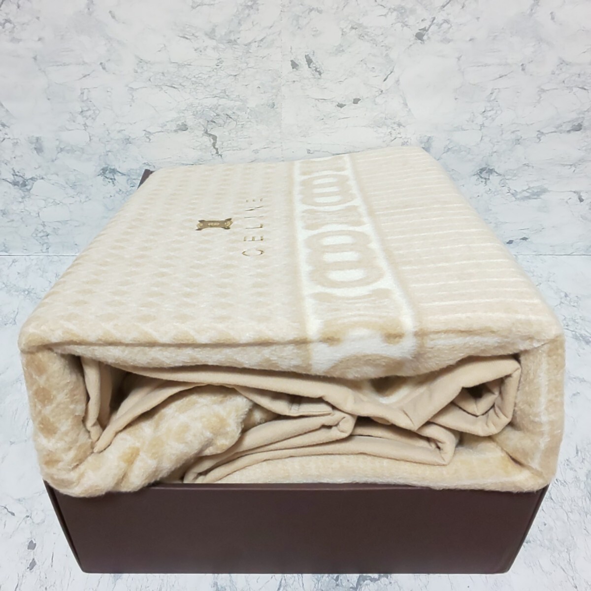 lalaセリーヌ シルク毛布 140×200㎝ 絹100% 未使用】CELINE セリーヌ トリオンフ シルク毛布 掛け布団 絹100