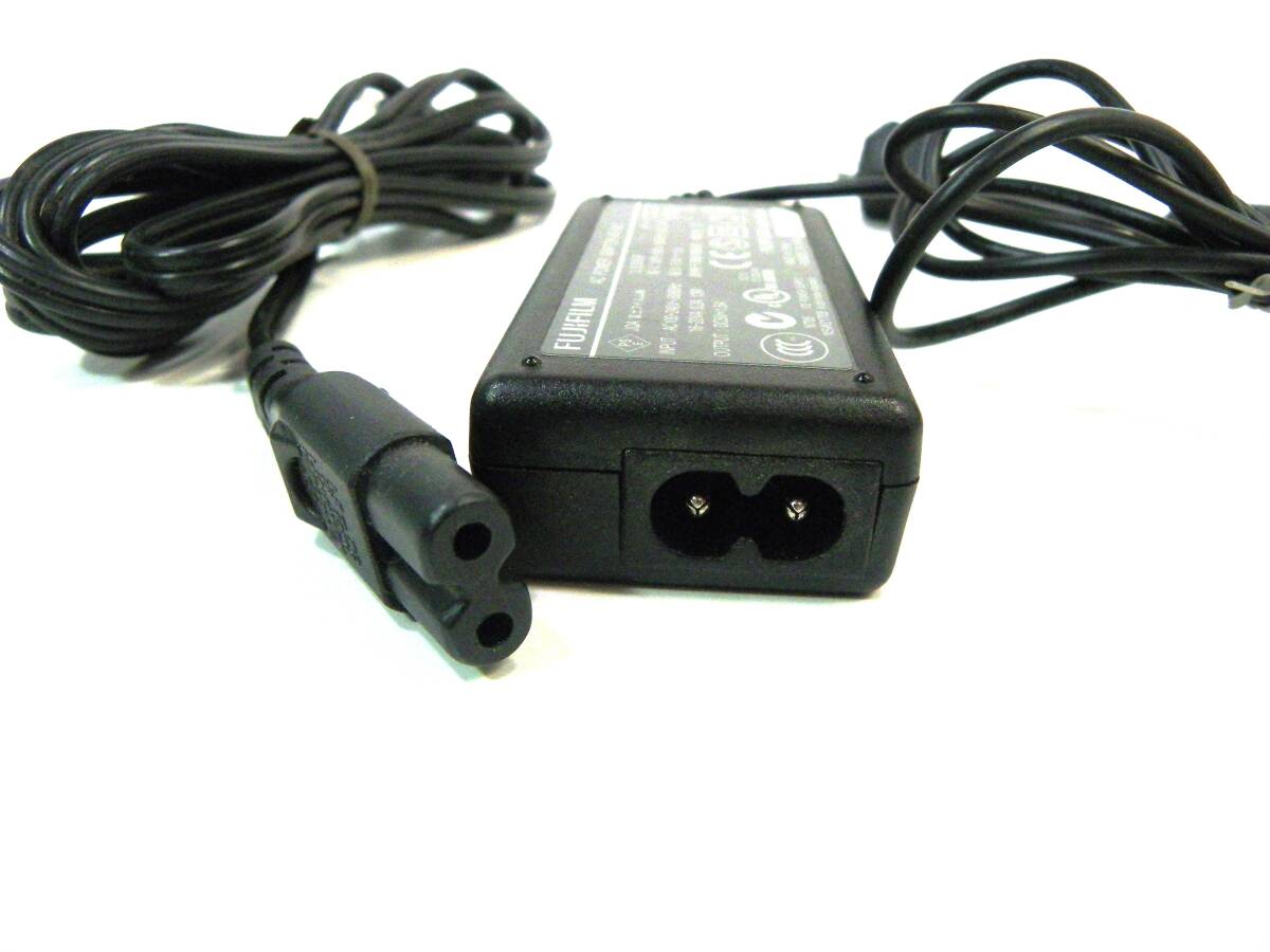 定形外郵便.450円発送OK　フジフィルム ACアダプター ACー5VZ　カメラ本體無いのでノーチェックです　（赤枠.樂多我）