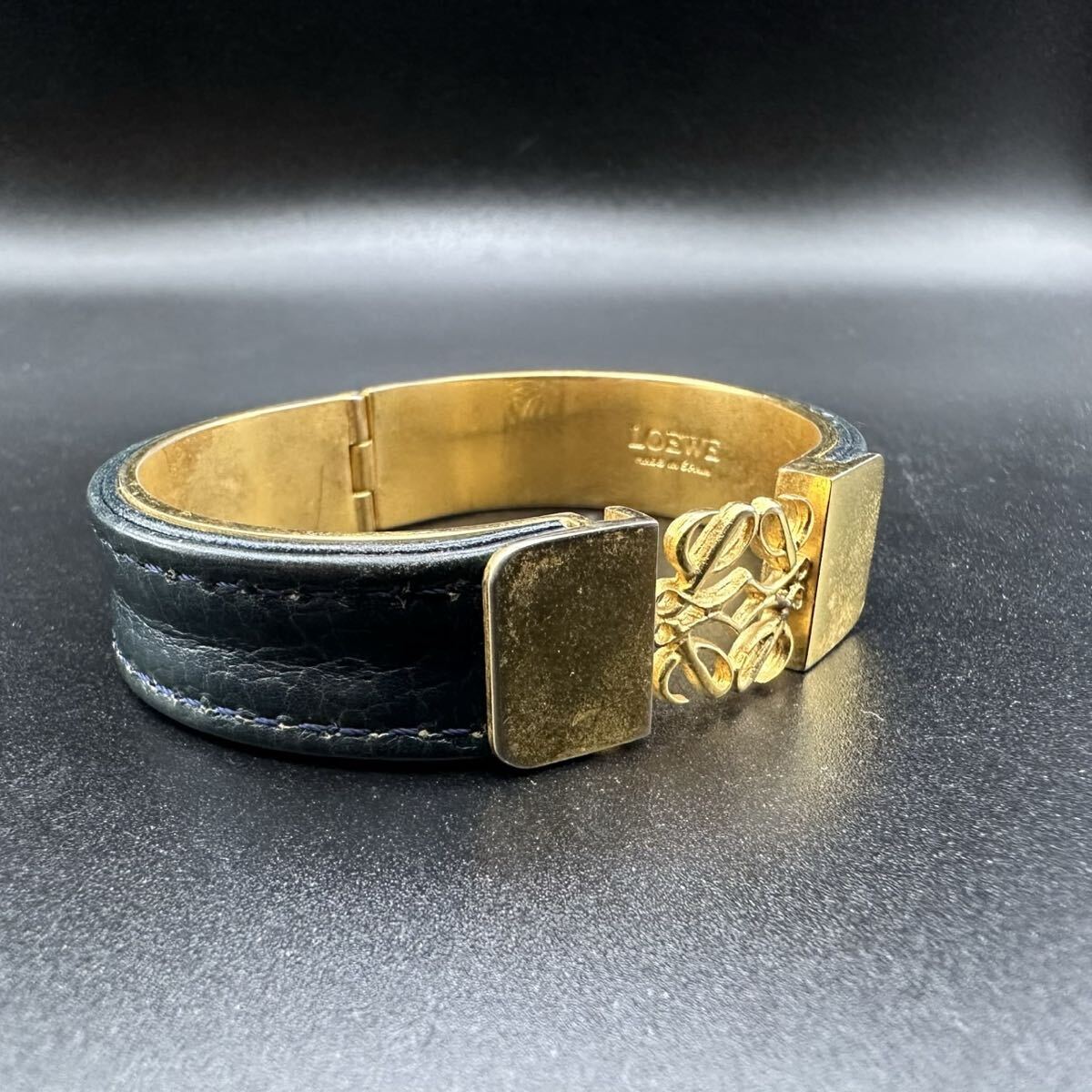 美品✨　LOEWE　ロエベ　バングル　ロゴ　希少　刻印　1161 美品✨ LOEWE ロエベ バングル ロゴ 希少 刻印 1161 - メルカリ