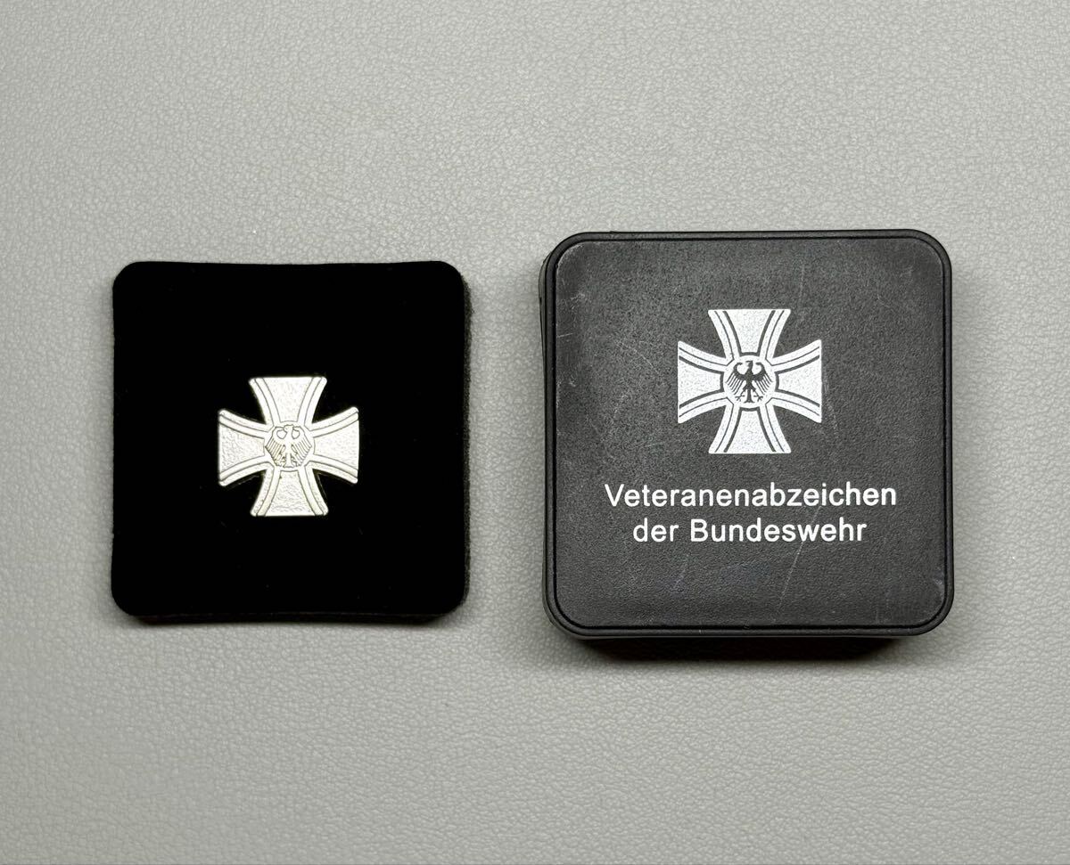 独軍放出品　ドイツ軍退役軍人徽章　　連邦退役軍人名誉鉄十字勲章　SS ケース付き 超希少品 独軍放出品 ドイツ軍退役軍人徽章 連邦退役軍人名誉鉄