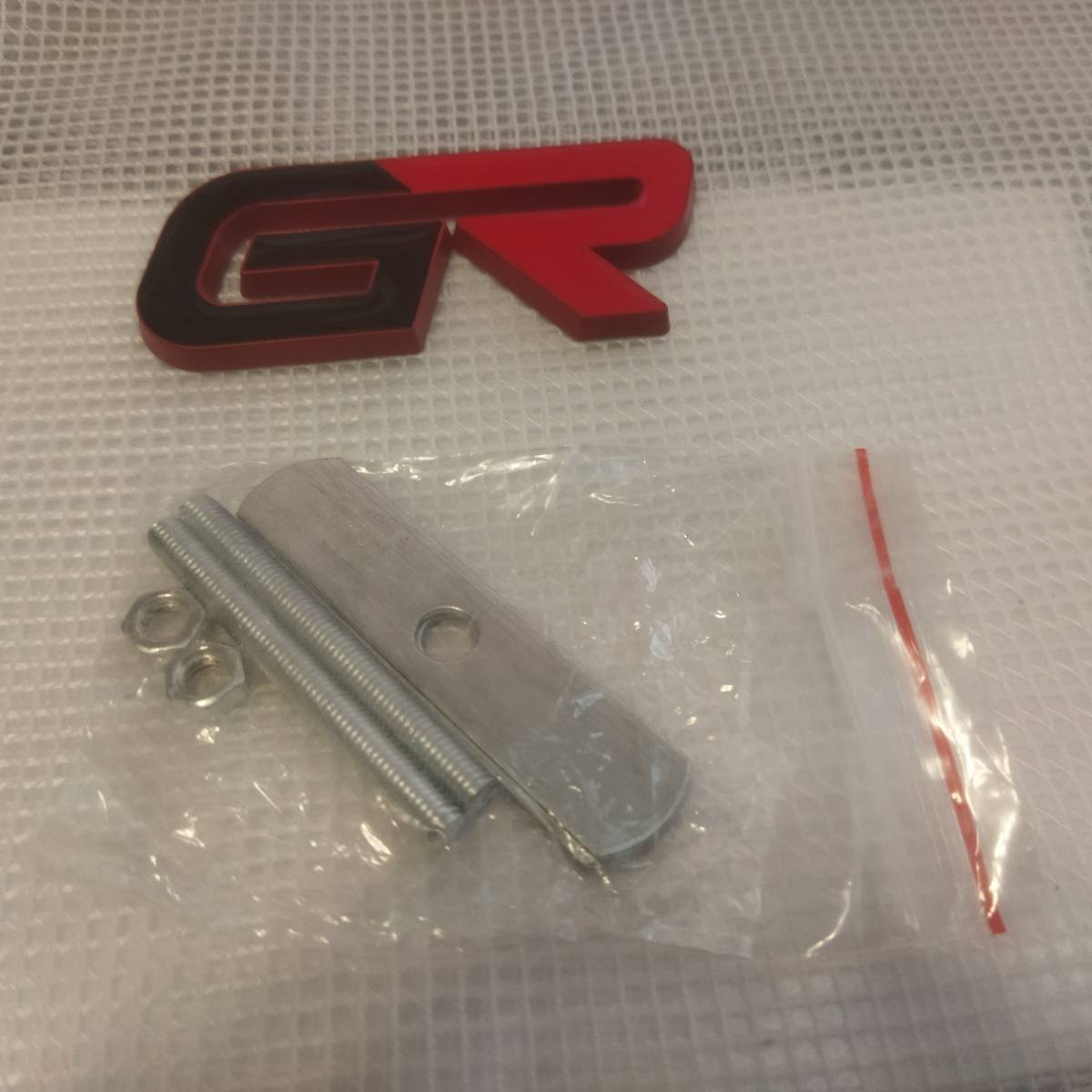 【ゆうパケット送料込】GR(ガズーレーシング) 3Dエンブレム(Fグリル用) 黒/赤/黒 横7.3cm×縦3cm×厚さ4mm ① TOYOTA GAZOO Racing _画像4