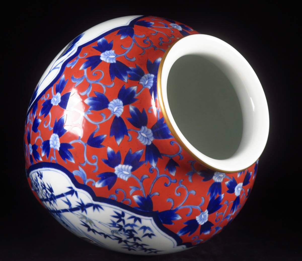 【SAKURAYA】【三方割花鳥外濃文花瓶/宮內庁御用達 深川制磁】染錦 赤地 金彩 窓絵 飾壺 壷 花器 細密絵付 共箱 骨董品 古美術品 高さ32cm