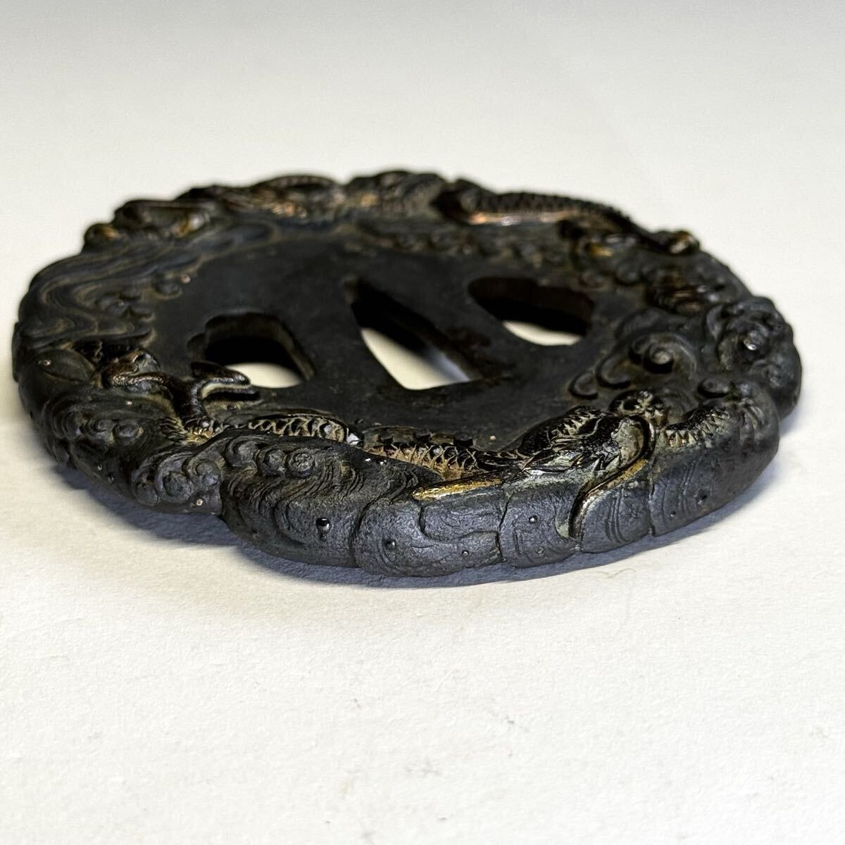 . дракон map гарда меча самый сверху произведение прекрасный . до. высота резьба по дереву .... золотой серебряный .. большой гарда меча металлический гарда меча уголок толщина 13mm маленький . Edo период времена книга@.( осмотр ) меч принадлежности реквизит Mito золотой . гарда меча .