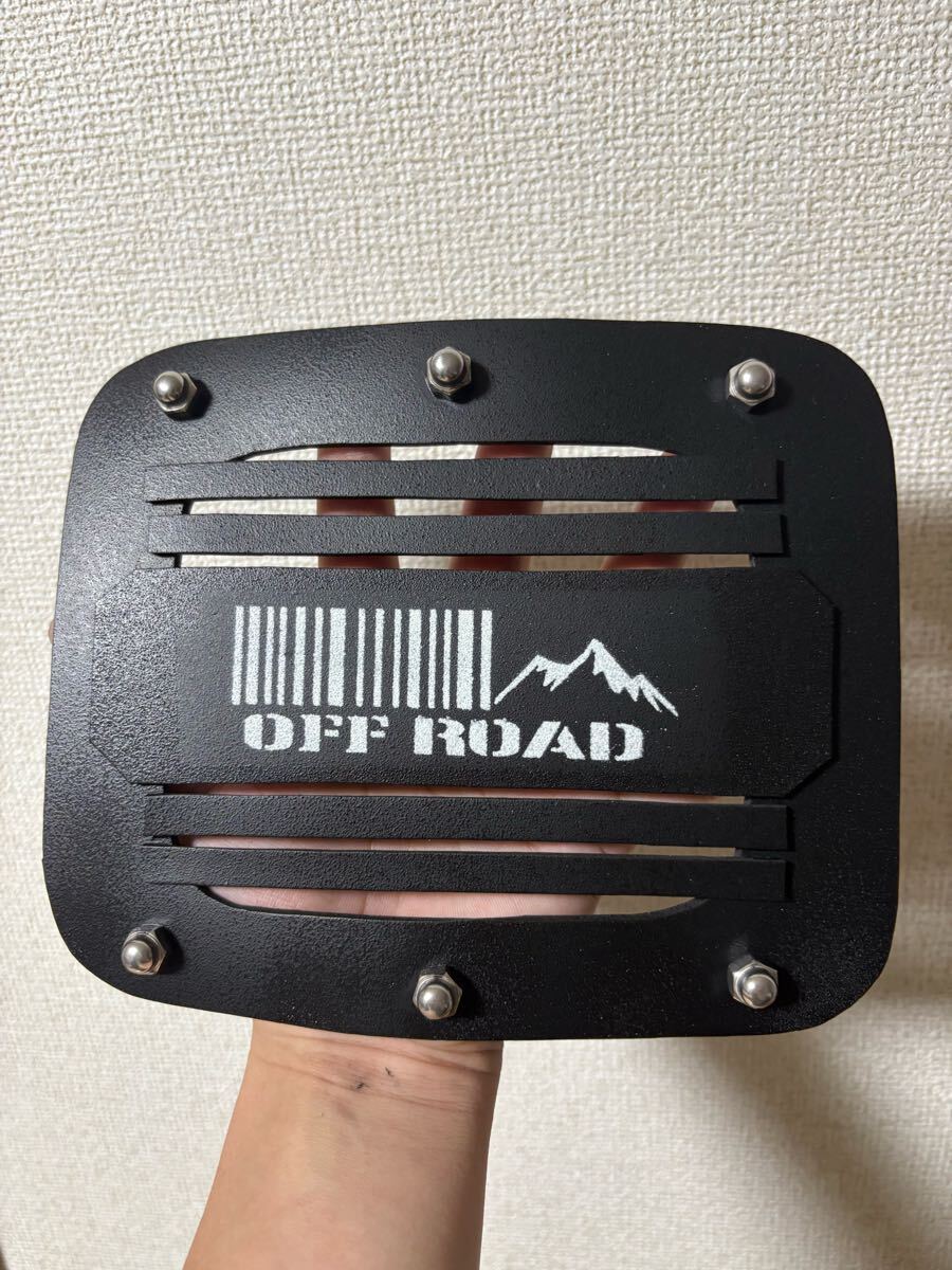 スズキ　ジムニー　ジムニーシエラ　給油口カバー_画像1