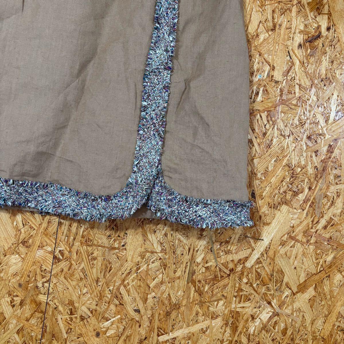 美品 SLOW GUN ボトムス スカート 生地切替 ベージュ 台形スカート リネン 日本製 4844_画像2