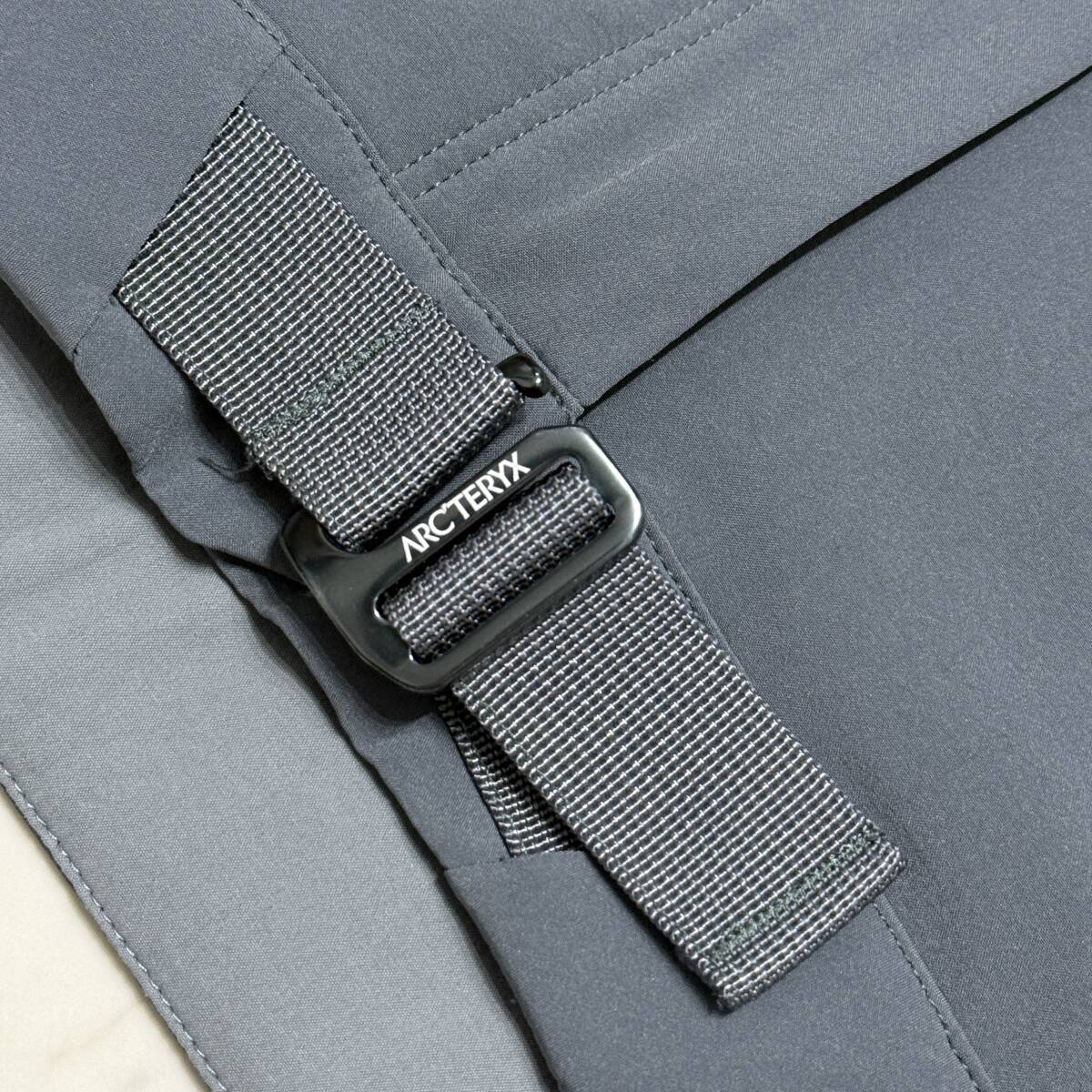 【美品】ARC'TERYX アークテリクス【LEFROY SHORT 11 MENS】レフロイショーツ ハーフパンツ サイズ：30 グレー