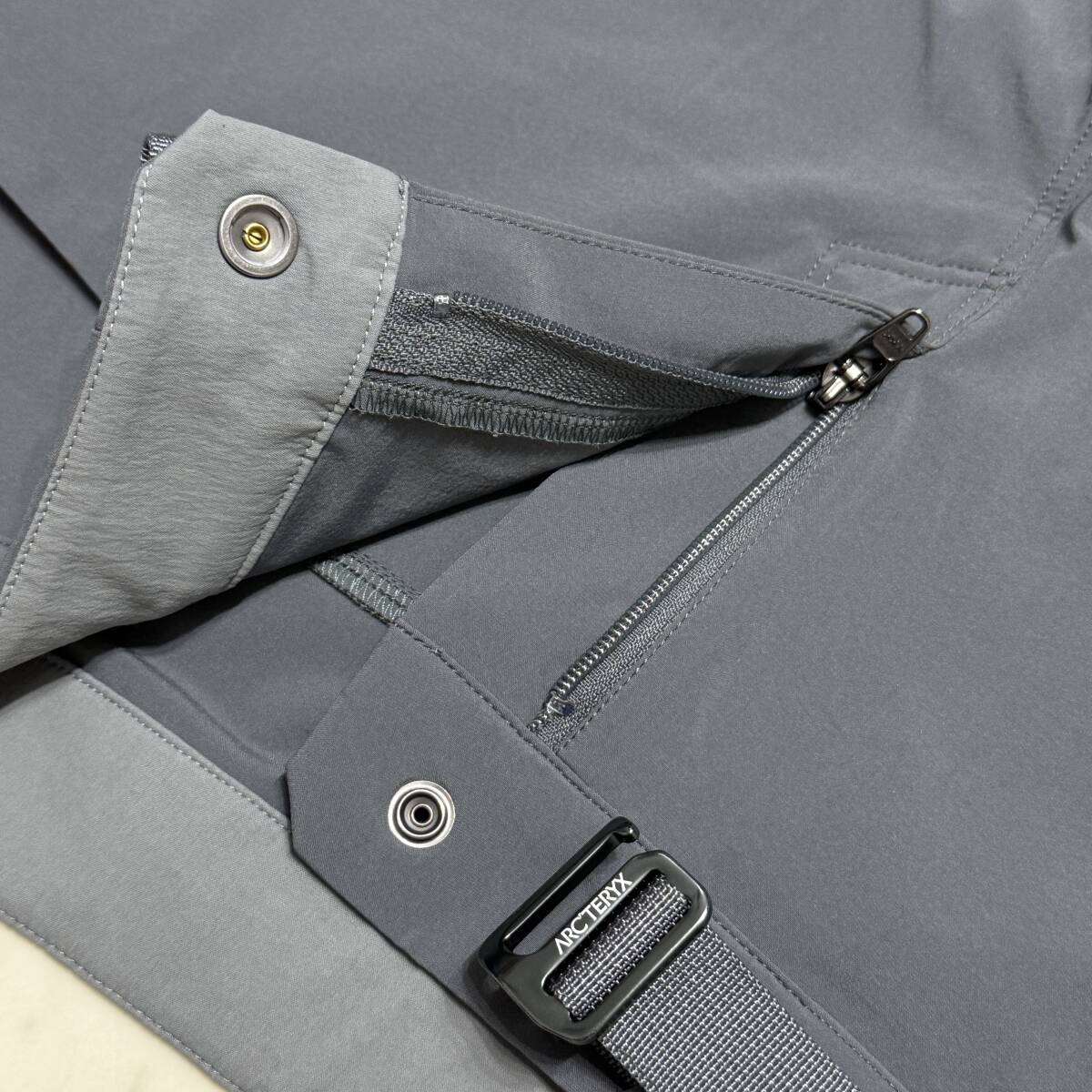 【美品】ARC'TERYX アークテリクス【LEFROY SHORT 11 MENS】レフロイショーツ ハーフパンツ サイズ：30 グレー