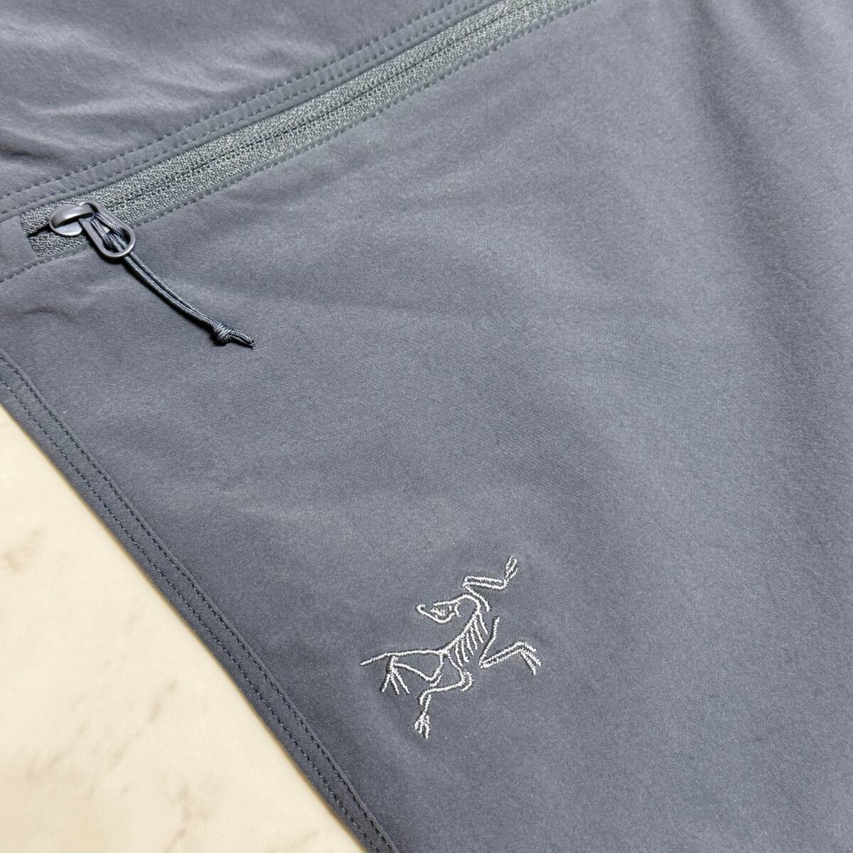【美品】ARC'TERYX アークテリクス【LEFROY SHORT 11 MENS】レフロイショーツ ハーフパンツ サイズ：30 グレー