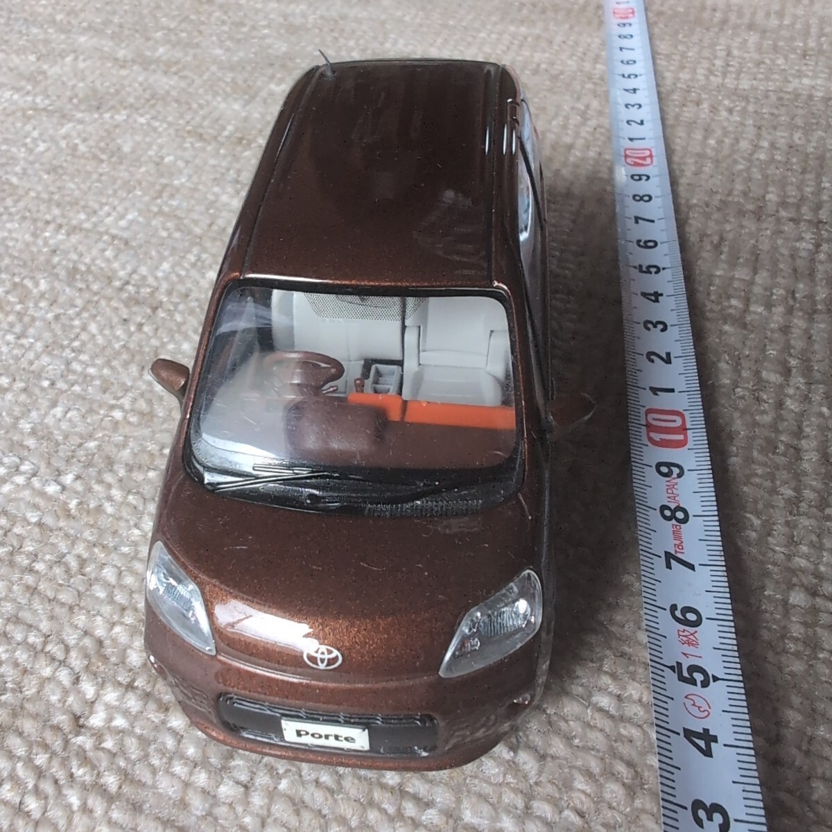 非売品　トヨタ　プリウス　ミニカー　1／30サイズ　トヨタ自動車ディーラー限定　未使用傷無し！カラーサンプル　赤茶色_画像1