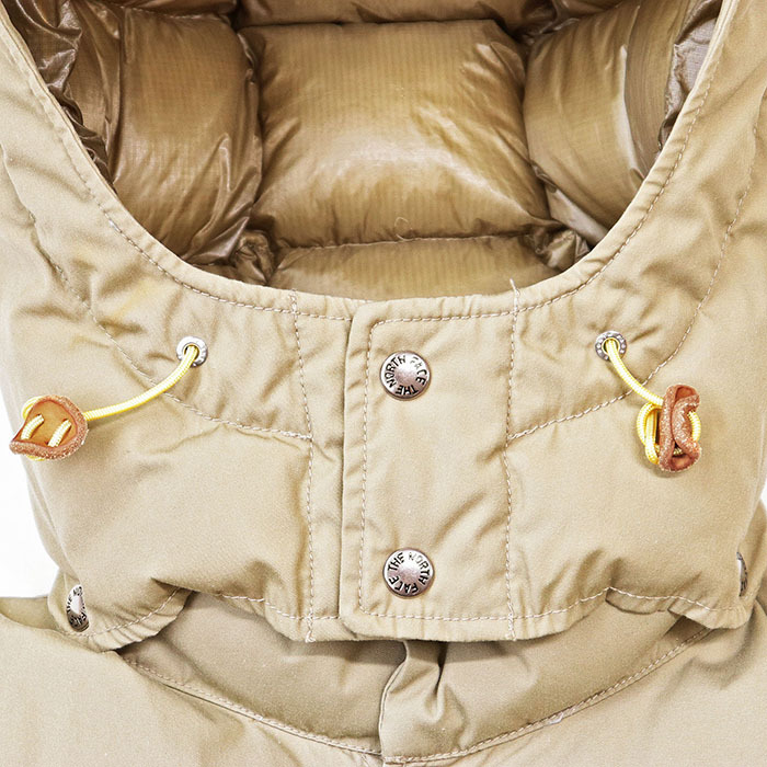 【SALE】THE NORTH FACE ザ・ノース フェイス ダウン ベスト PURPLE LABEL パープル レーベル ロゴ 光電子 フード取外可 メンズ M ベージュ_画像2
