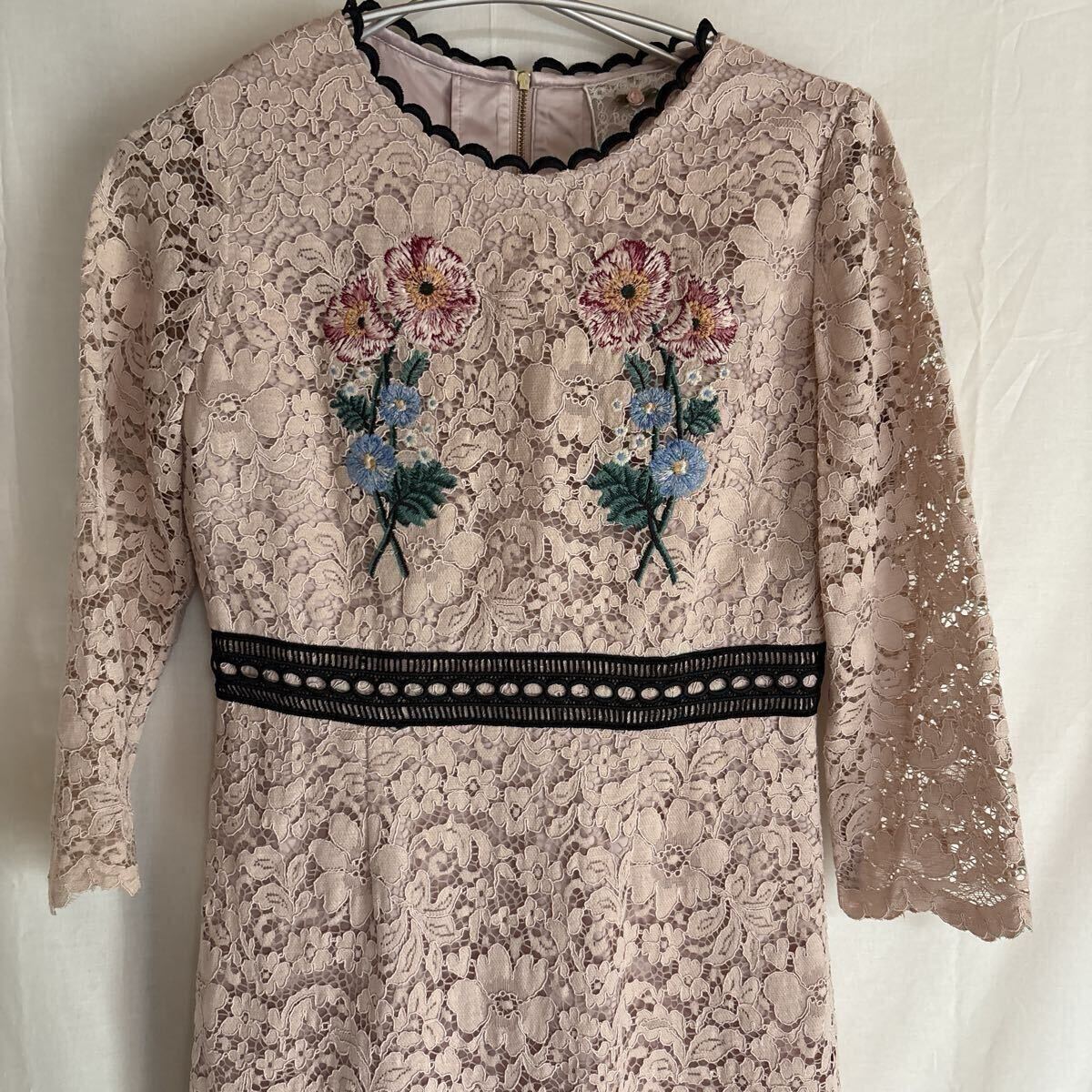 ワンピース 七分袖　36 ローズティアラ　可愛い　レース　ピンク　刺繍　結婚式　冠婚葬祭　ドレス　音楽　発表会　お呼ばれ　パーティ_画像2