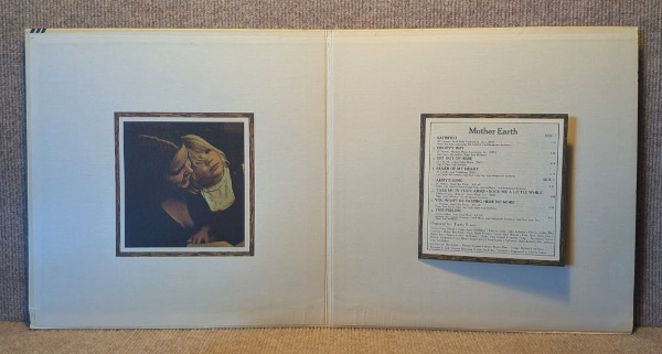 MOTHER EARTH-Satisfied/試聴/'70 米Mercury 原盤　ブックレット付き　Tracy Nelson　盤洗浄済_画像4