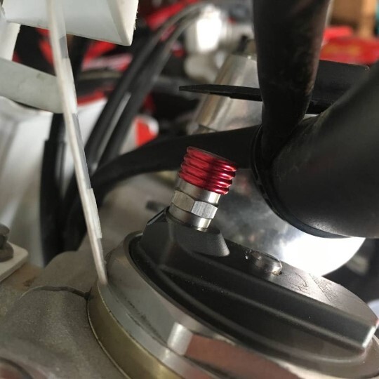 золотой передняя вилка воздушный спускной клапан CRF250R CR125R YZ250F YZ125 KX250F KX125 WR250R WR250X WR250F DT200WR CRM250AR XR250 KLX250