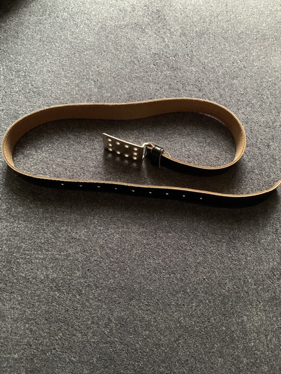 コムデギャルソンオムプリュス ハトメバックルエナメル レザー