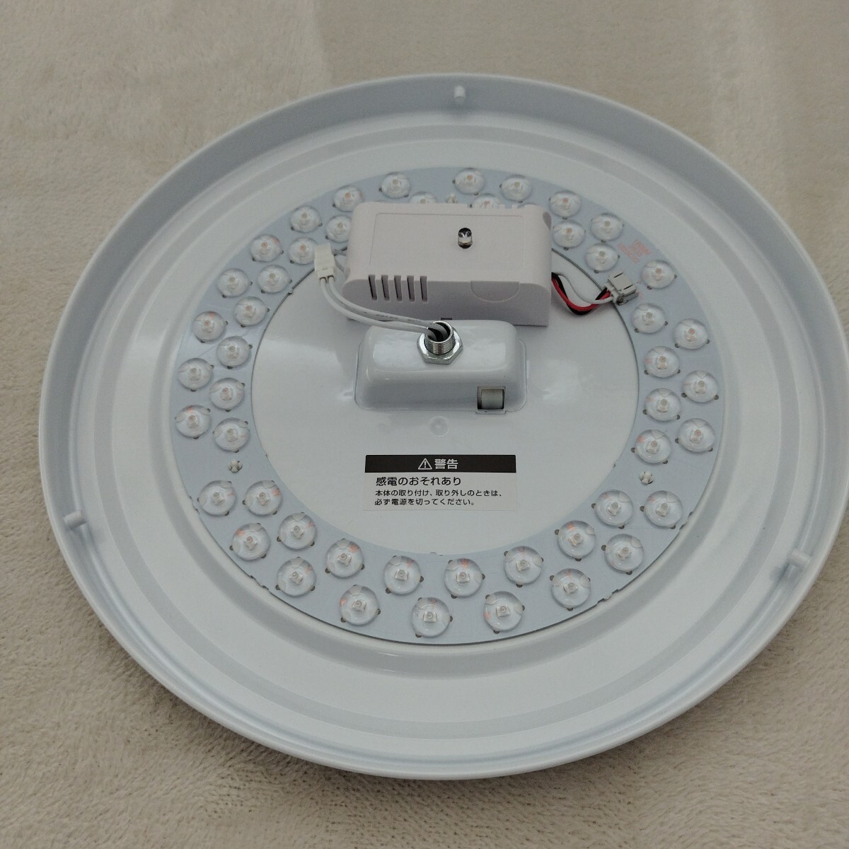 【極美品】RoHS コンパクト LEDシーリングライト 照明器具 JJ-TGXD-27W リモコン(非純正)ONとOFFしか操作出来ません 小型_画像2