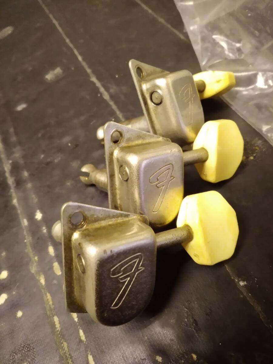 1966 FENDER MUSTANG　PEG×３　ジャンク・部品取りに_画像3