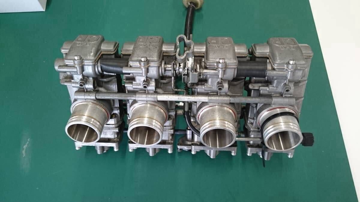 【送料無料】オークション最安☆新品☆ ケイヒン FCR キャブ ワイドローラー 四気筒用　段付き対策！汎用タイプ、、、 FCRキャブワイドローラーレール付き4連 ビックキャブ用 激安大特価，新作