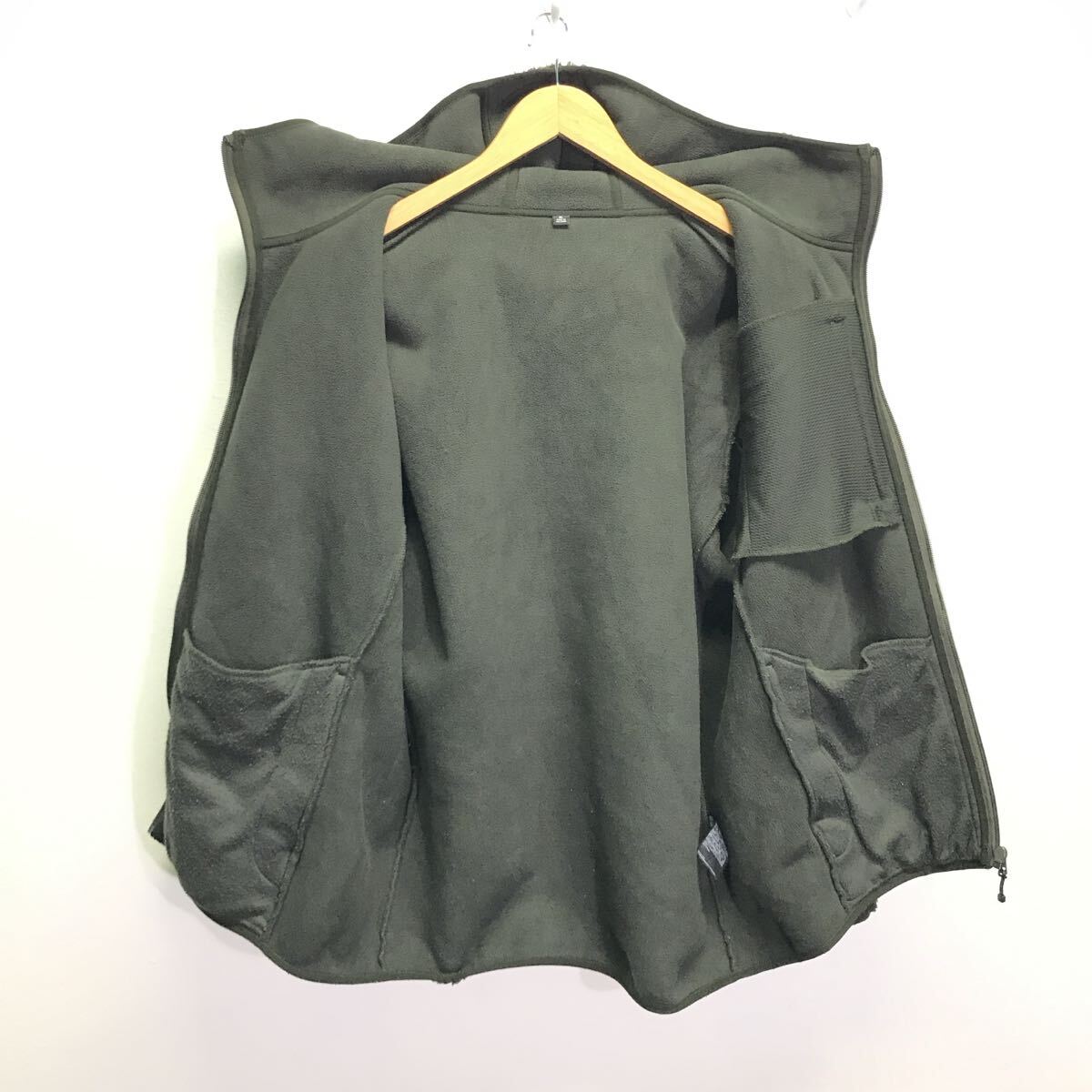 秋冬のマストアイテム◎【UNIQLO】ユニクロ 防風ボアフリースパーカー アウトドア キャンプ ゴルフ ルームウェア カーキ XL /Y35321ii_画像3