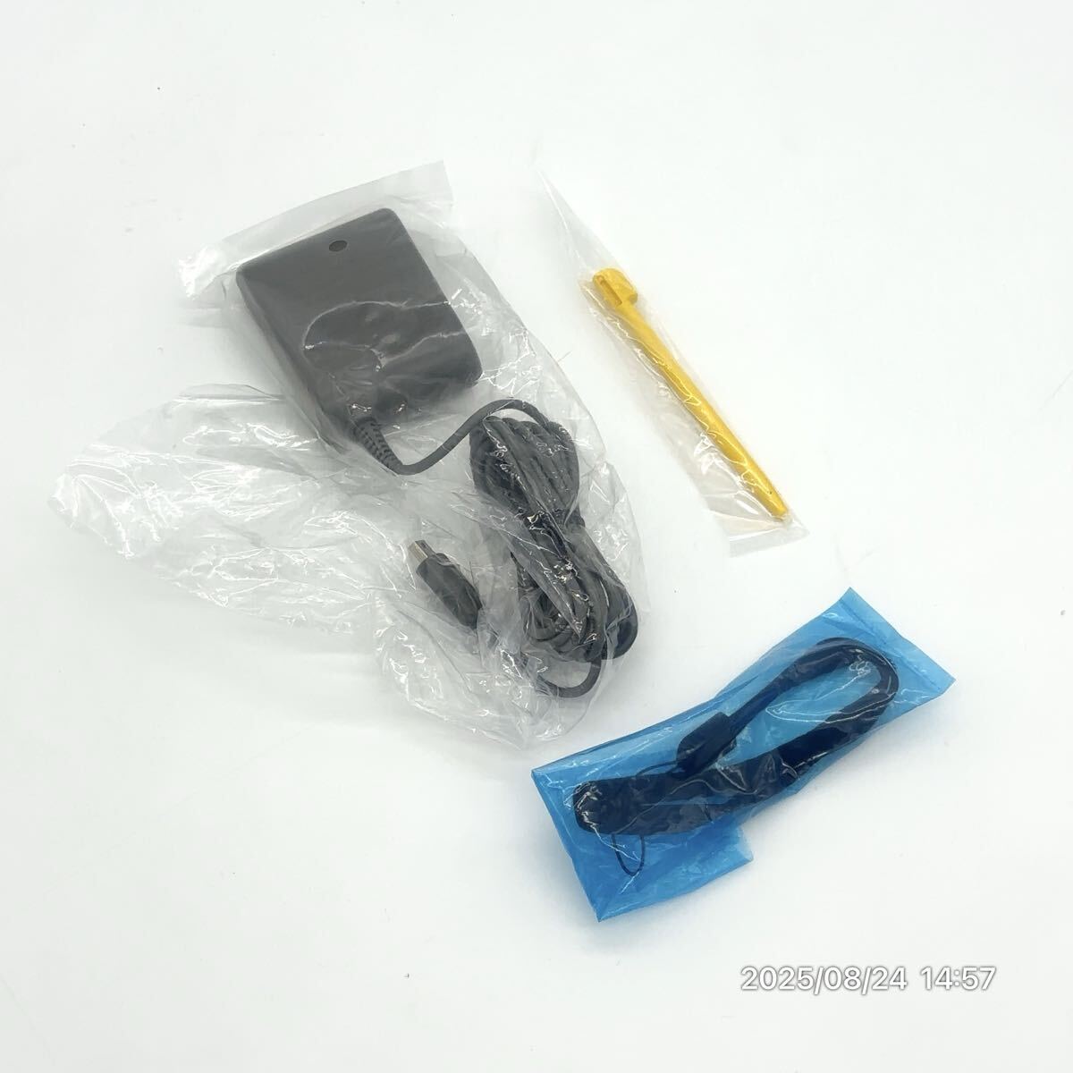 【未使用】任天堂 DS LITE 本体 ピカチュウエディション ポケモンセンター限定 シリアルナンバー一致_画像7