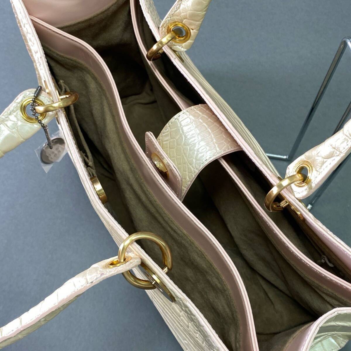 Fe18 《美品》 JRA認定☆ SANPO サンポー クロコダイルレザー センター取り トートバッグ 本クロコ シャンパンゴールド ワニ革_画像7