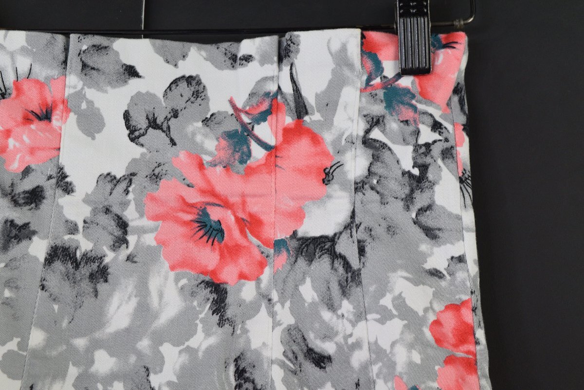 5000-KB00034★JUNE ジュン★花柄 ストレッチ ハイウエスト タイト スカート グレー ピンク ひざ丈 春夏_画像2