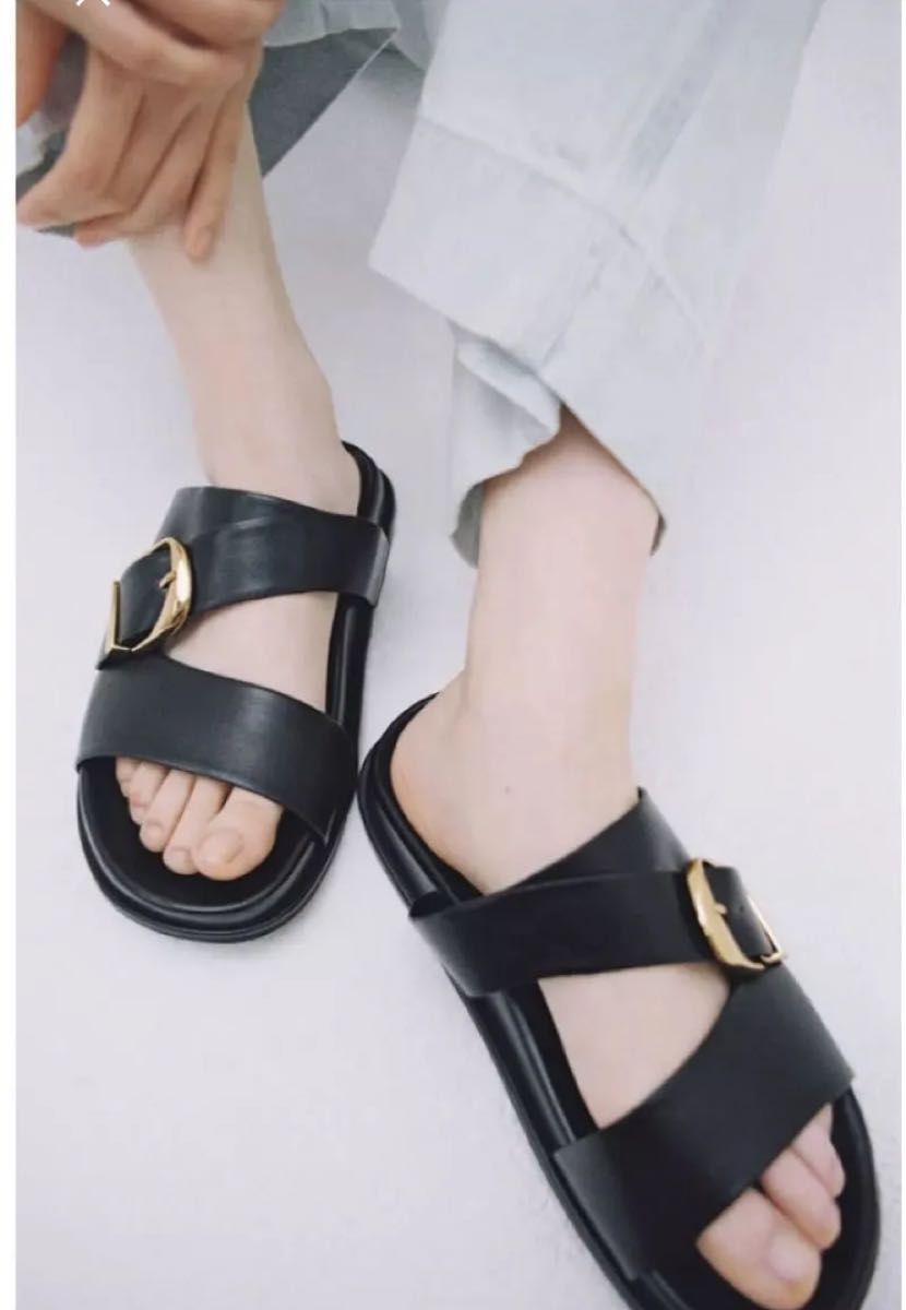 【ZARA】バックル フラットサンダル 3600/510/800 ZARA バックルフラットサンダル|Yahoo!フリマ(旧PayPayフリマ)