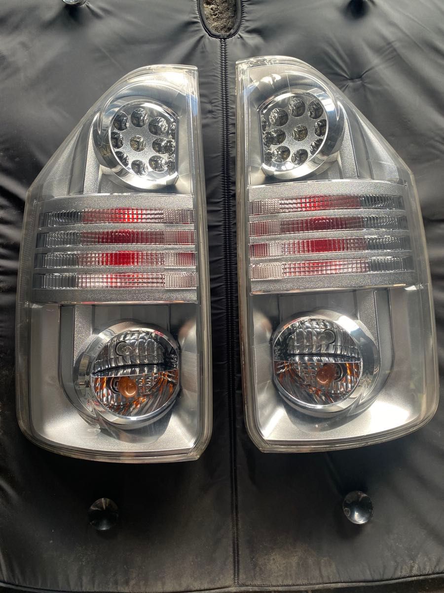 70ヴォクシー テール左右セット トヨタ ヴォクシー 70系後期 社外 LED テールランプ 左右セット