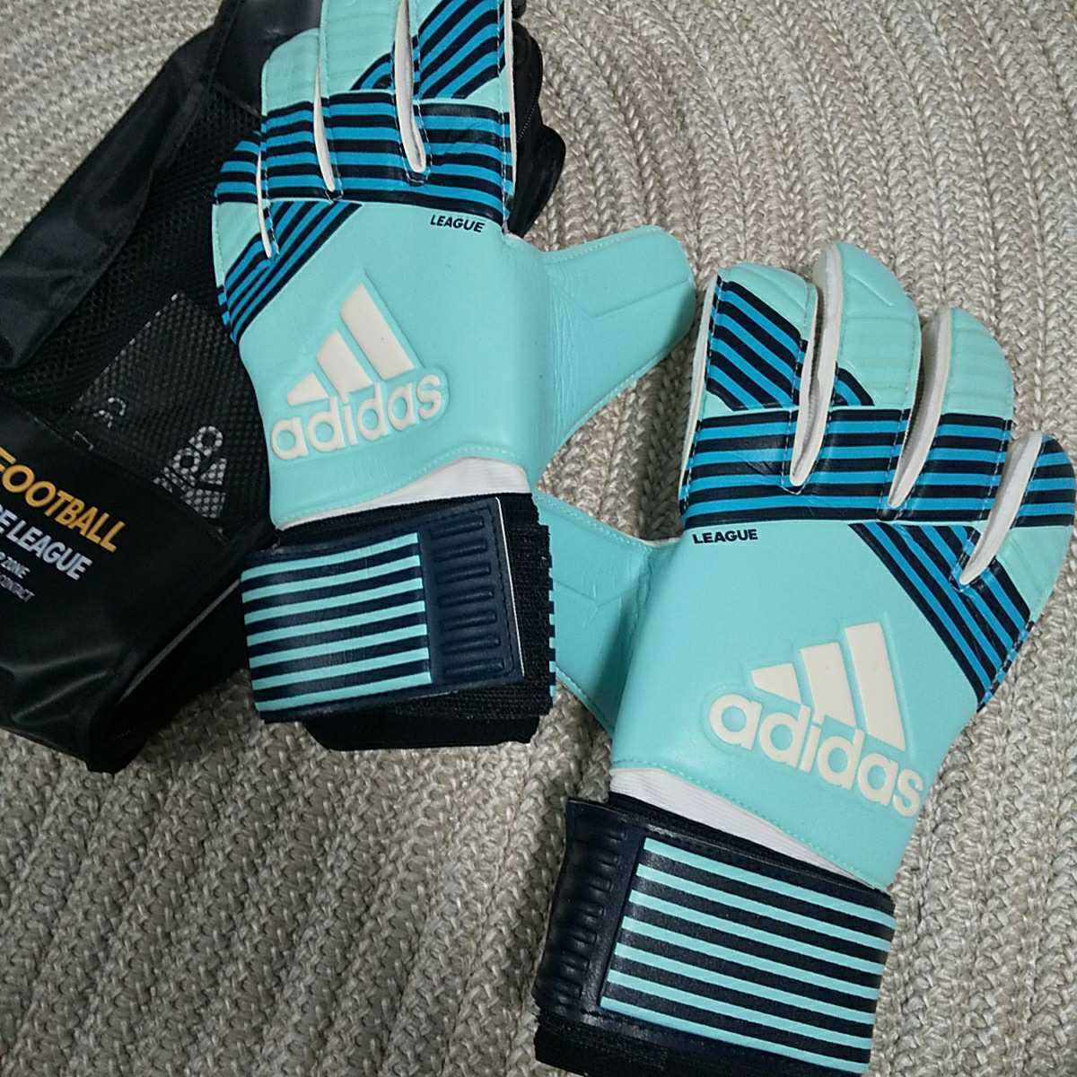 Новая цена 9889 Adidas Keeper Glove ASE League Zone 7 светло -голубой белый adidas Ace League League Pack
