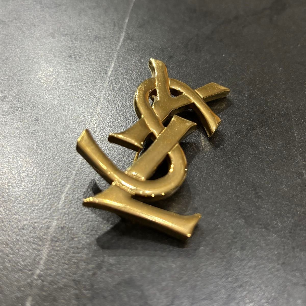 YSL イヴサンローラン ゴールドカラー ブローチ ヴィンテージ 美品 Yves Saint Laurent イヴサンローラン YSL アクセサリー