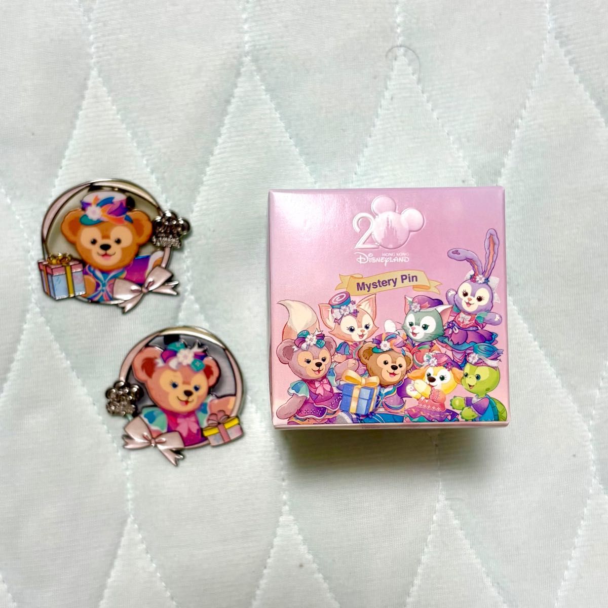 【香港Disney限定品】ダッフィー&シェリーメイ 香港ディズニー 20周年 ピン ダッフィー シェリーメイ|Yahoo