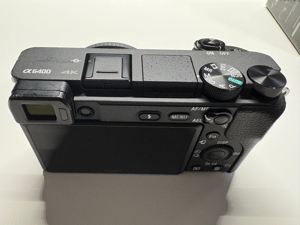 【美品】Sony α6400 本体+純正バッテリー2個+チャージャー バッテリー2個&充電器付き・防湿庫保管】SONY α6400 ボディ