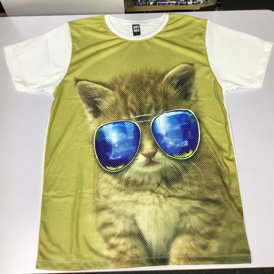 デザインメッシュ半袖Tシャツ Lサイズ　かわいい猫柄　ティアドロップサングラスをかけたネコ　DBR4B_画像1