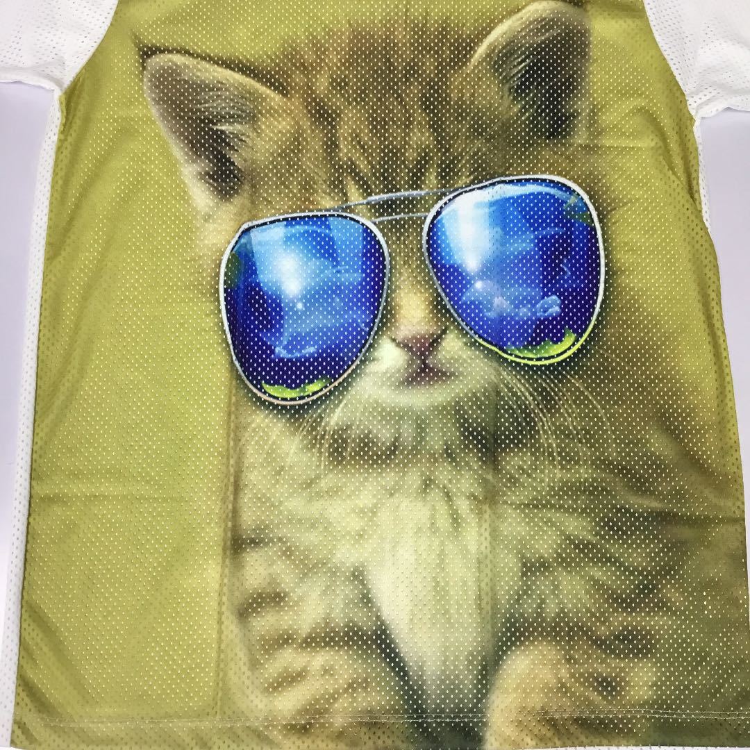 デザインメッシュ半袖Tシャツ Mサイズ　かわいい猫柄　ティアドロップサングラスをかけたネコ　DBR4A_画像2