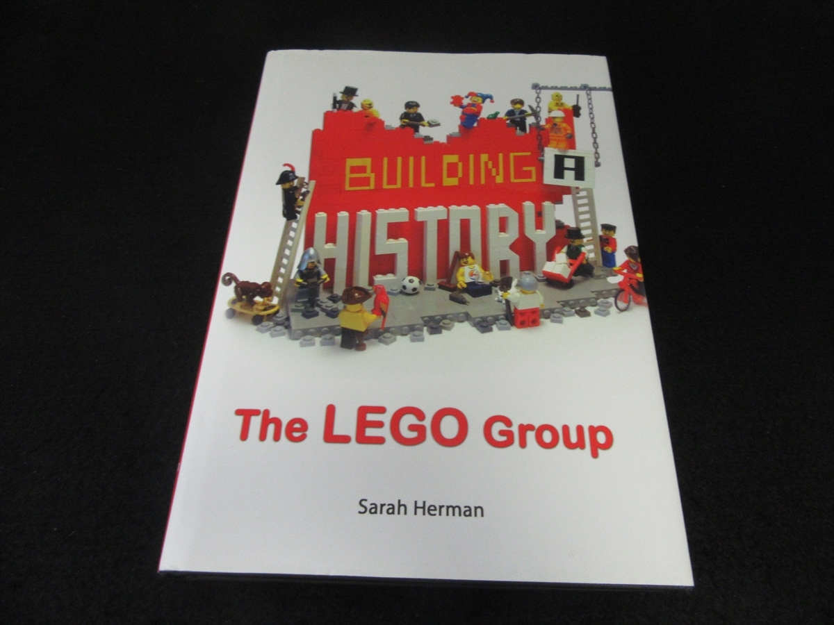 洋書/英語本 『BUILDING A HISTORY The LEGO Group』 ■送370円 Sarah Herman レゴブロックを作ったLEGO社の歴史 初期のブロックも掲載◆_画像1