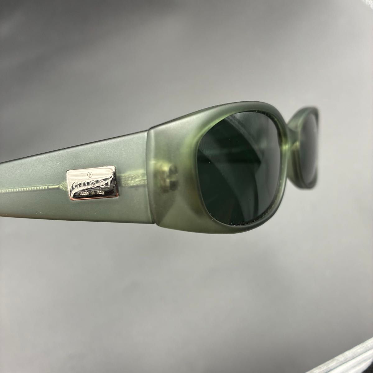 GUCCI サングラス ブラックフレーム グリーンレンズ GUCCI サングラス カラーレンズ グリーン ブラック ケース付き