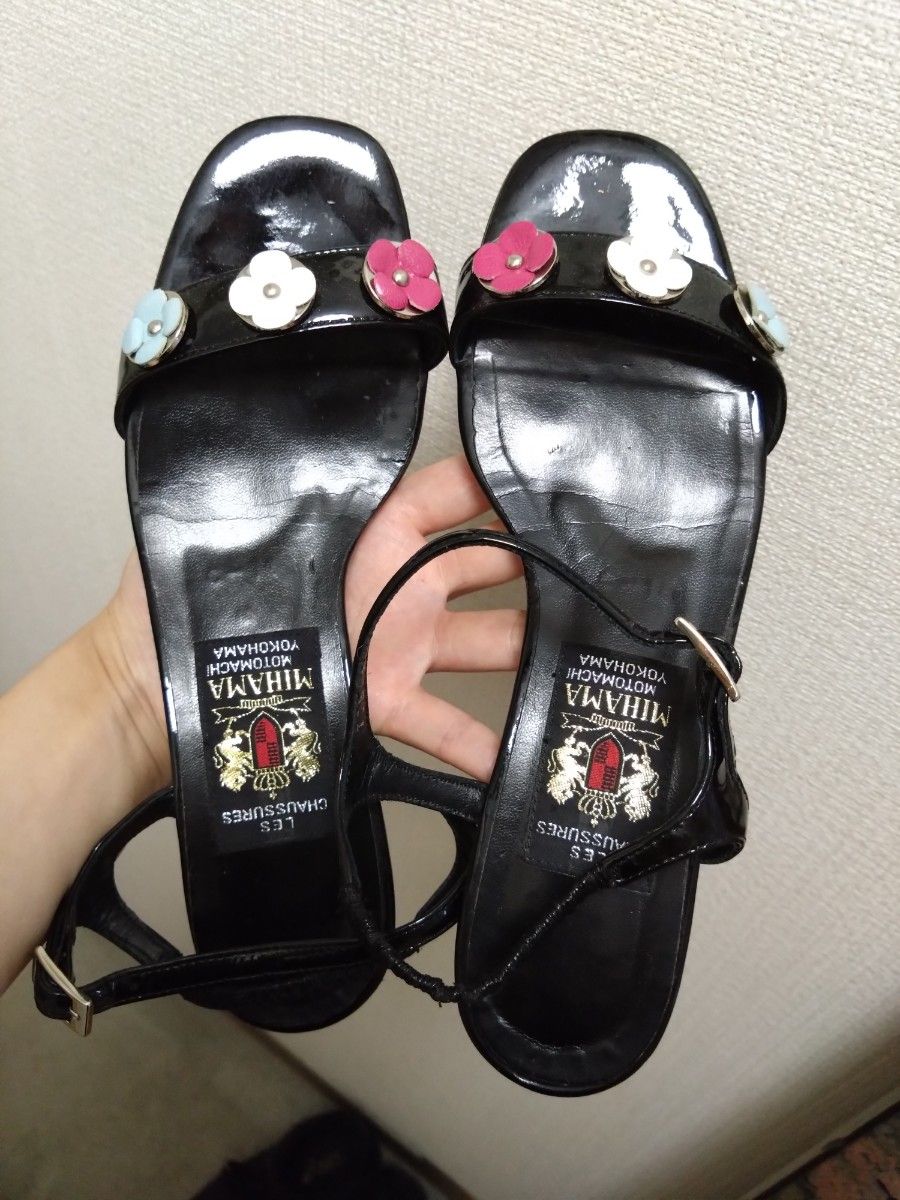⭐️新品⭐️半額!MIHAMA 黒 ストラップサンダル MIHAMA ストラップサンダル 黒 ブラック エナメル 花|Yahoo