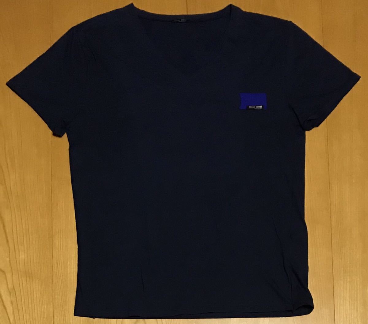 【 Miu Miu Navy Blue Cotton T-shirt for Men 】ミュウミュウ プラダ Prada Italy Mascherina イタリア製 Vネック Tシャツ Hedi Slimane