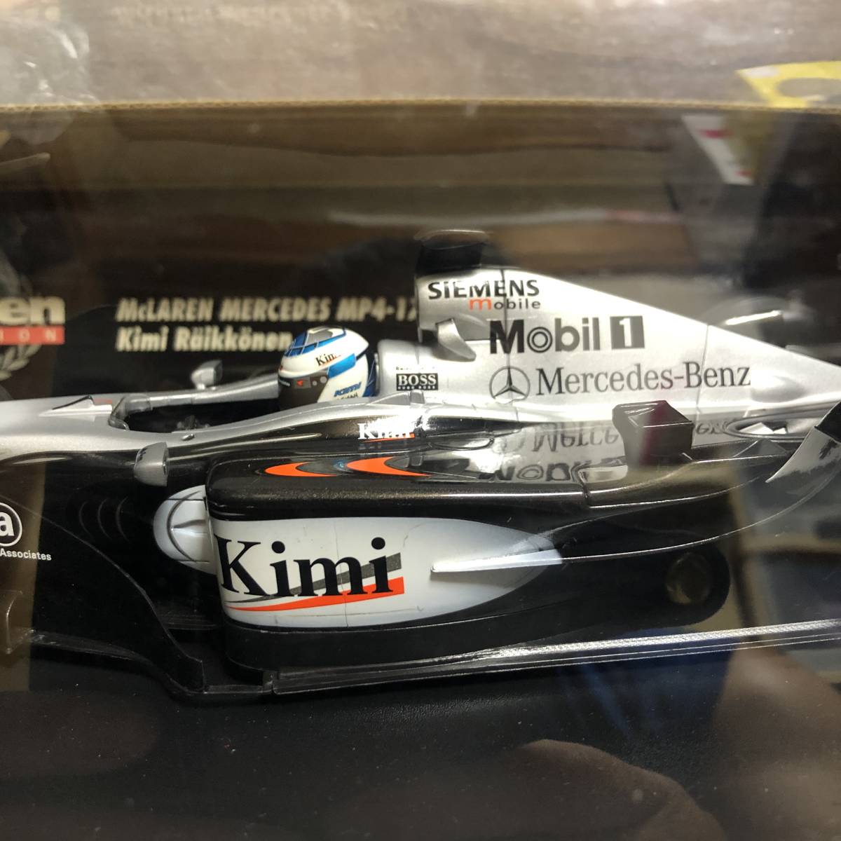 激レア絶版希少！ミニチャンプス製／マクラーレン別注！MCLAREN MERCEDES MP4ー17！キミ ライコネン！1/18サイズ！入手困難！当時物！_画像5