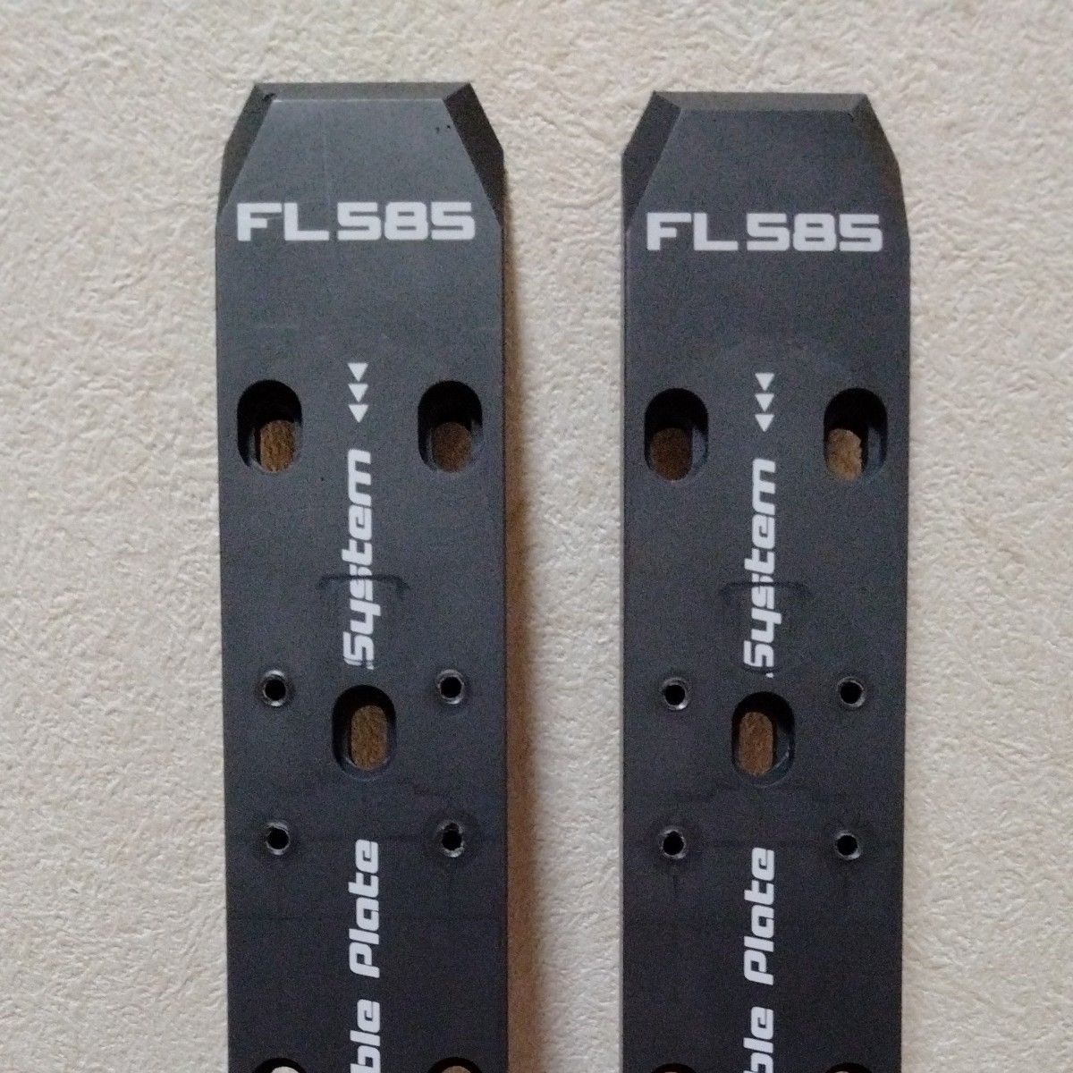 オガサカFL585プレート マーカーエクセル297ミリのビス穴あり オガサカプレート FL585 【マーカーエクセルビス穴310ミリ取付