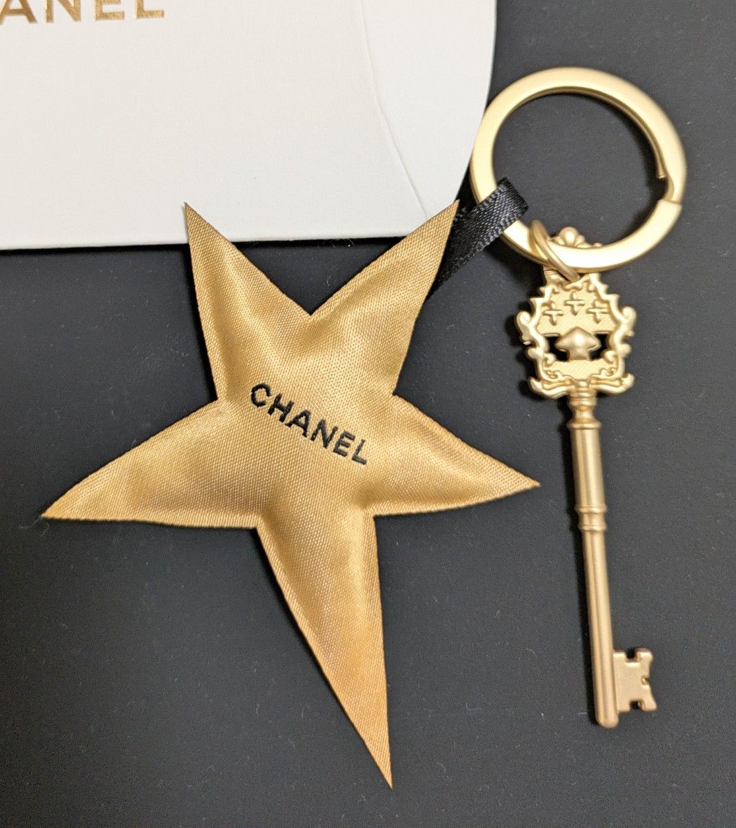 おしゃれ女子♪【CHANEL】キーホルダー チャーム 新品未使用】CHANEL お星さまと鍵 キーホルダー チャーム