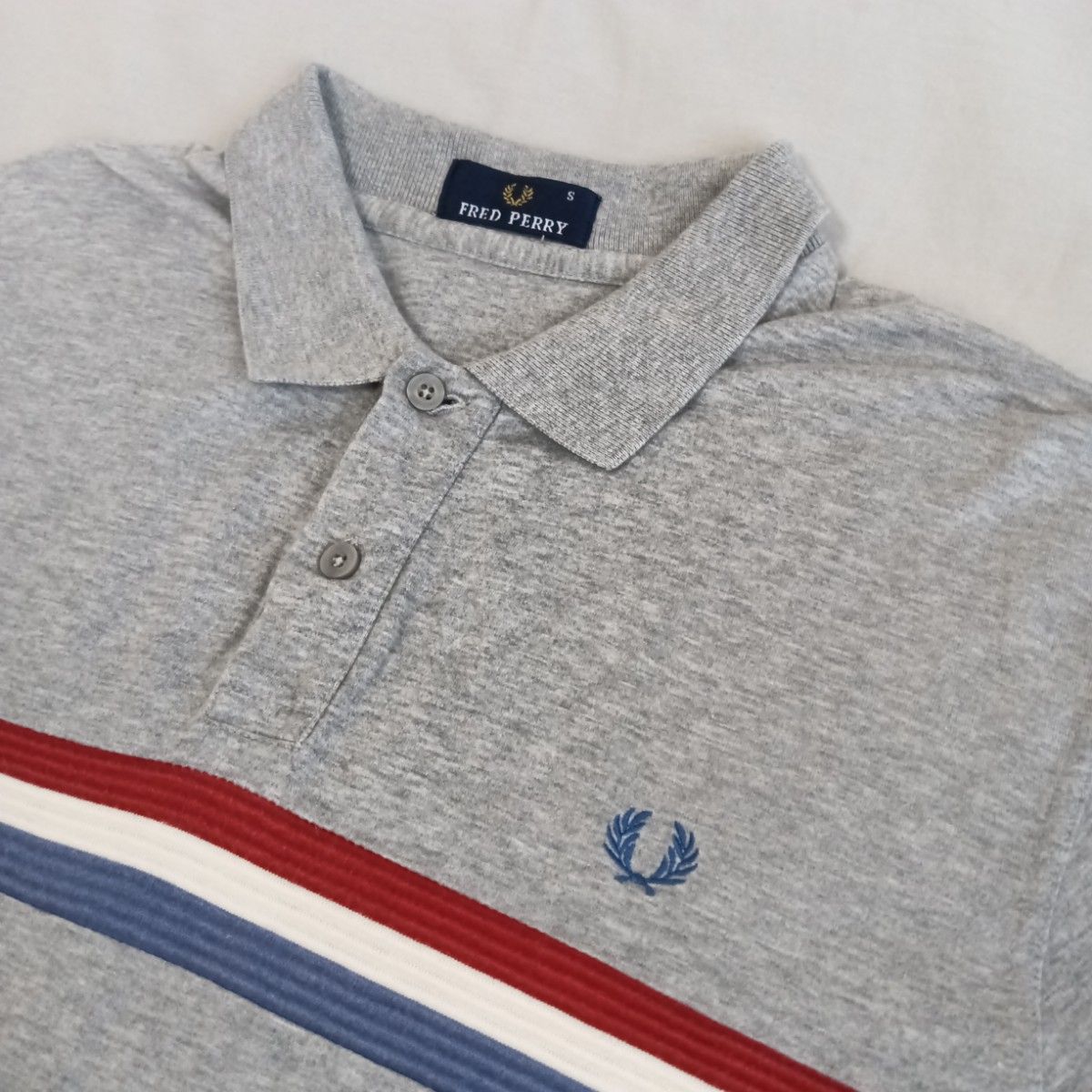 【ずんぐりむっくりさん専用】Fred Perry グレー ポロシャツ Mサイズ 値下げ可 FRED PERRY ポロシャツ トリコロールライン グレー M