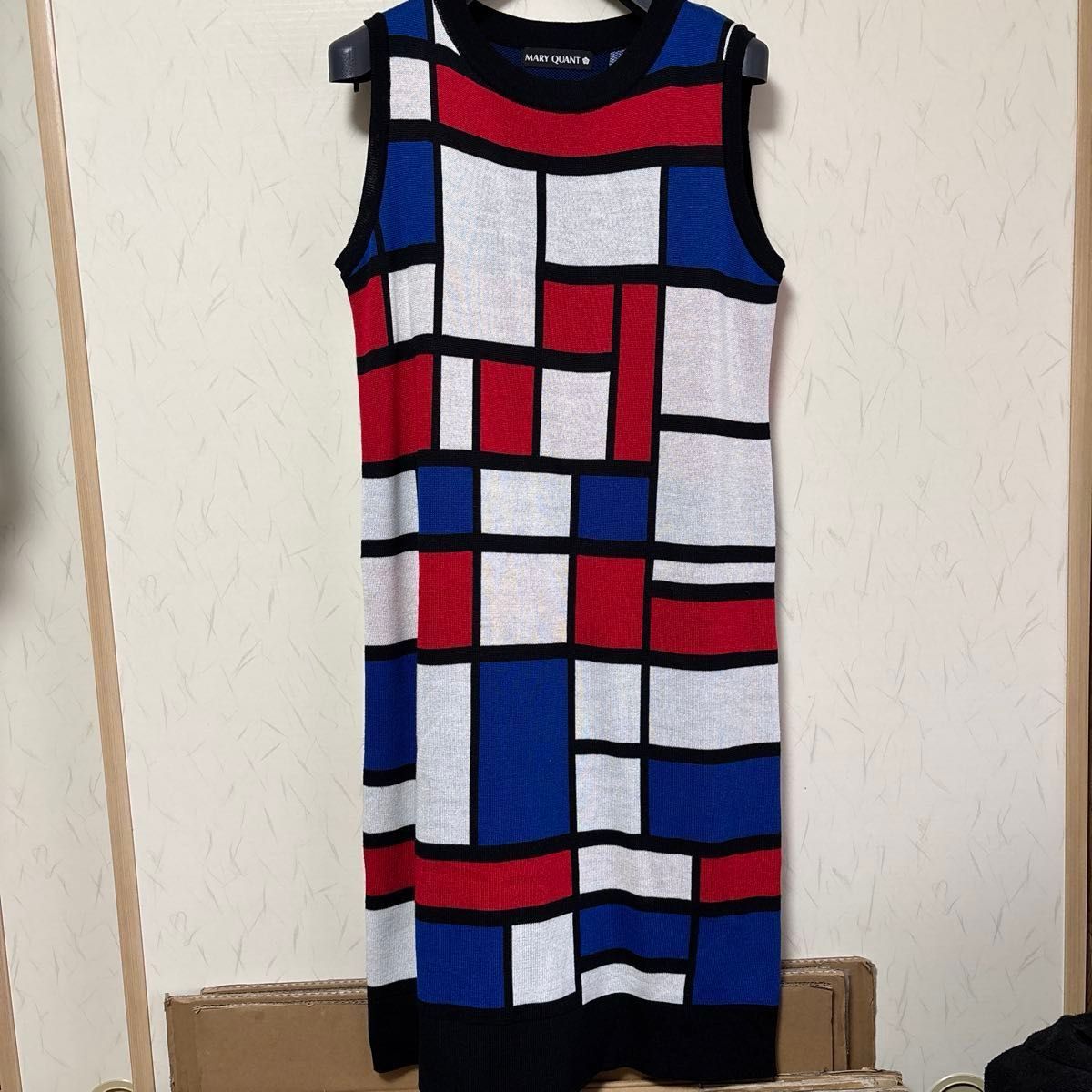 新品 MARY QUANT ワンピース 38Mサイズ MARY QUANT ニットワンピース レッド ブルー レトロ M 38 ひざ丈